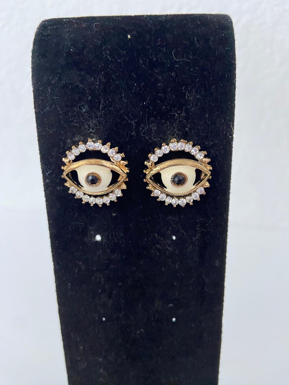 cream eye earrings